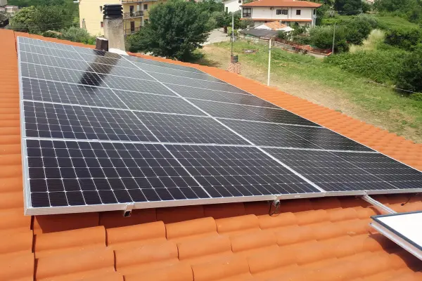 Acquista o installa pannelli fotovoltaici in Umbria. Consegna rapida o servizio completo in tutta la regione.