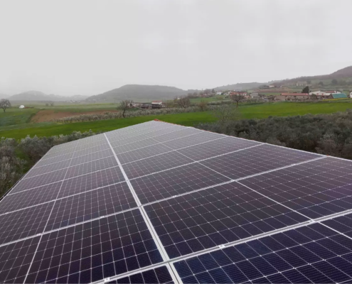Integrazione architettonica di pannelli solari su copertura industriale nella provincia di Benevento